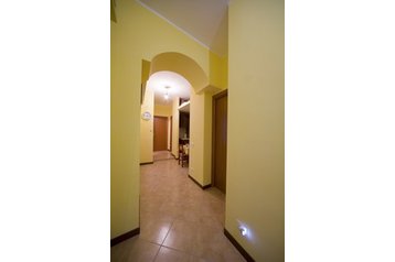 Italia Privát Roma, Esterno